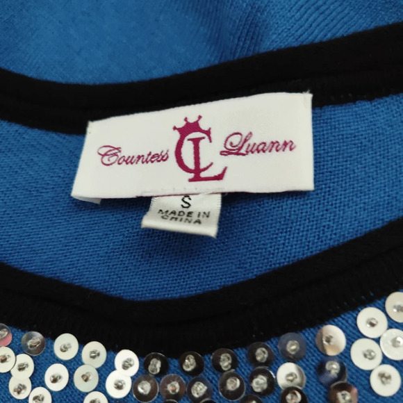 Countess Luann Asymmetrical Sweater / Size Small - Picture 5 of 5